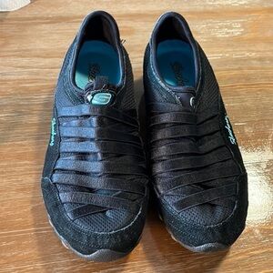 Sketchers Women’s Tennis Shoes.  Size 7.5